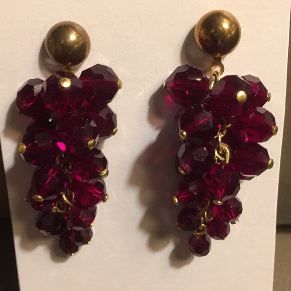 Jewelry - Pierced Earrings Ruby Red Grape Clusters Gold Tone